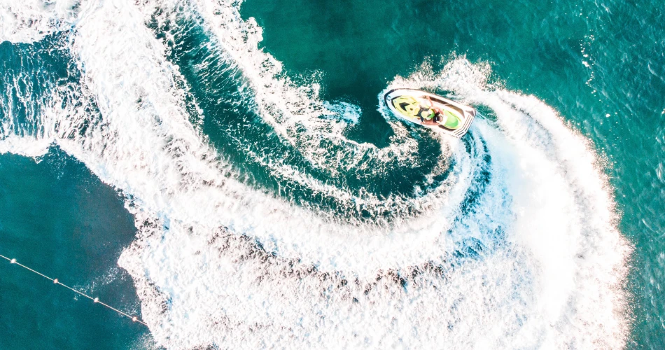 Jeti Ski di Teluk Biscayne. Pengembaraan Bertemu Pemandangan